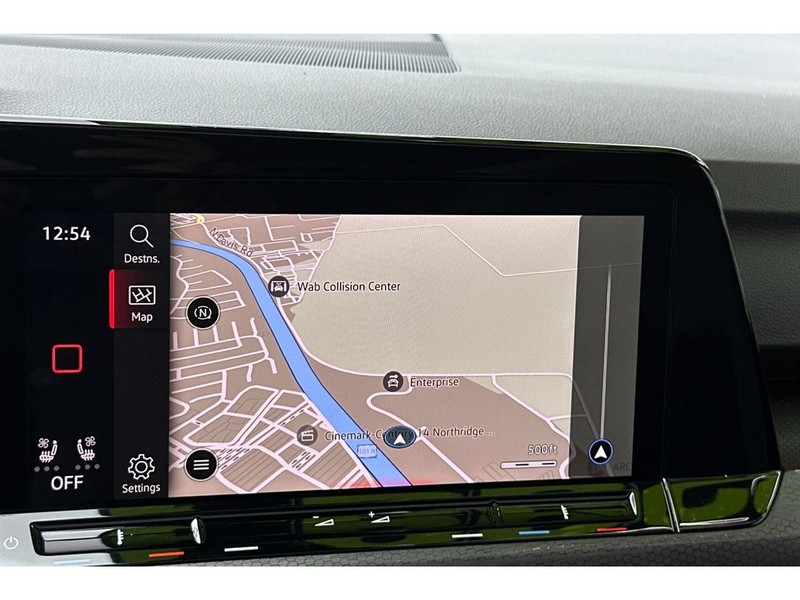 Volkswagen Golf GTI Vehicle Full-screen Gallery Image 23