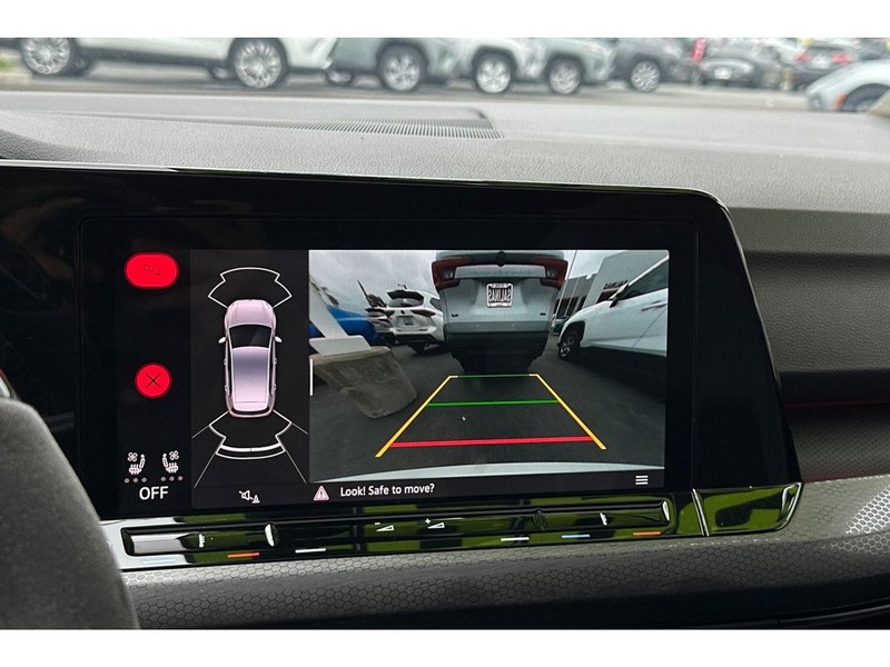 Volkswagen Golf GTI Vehicle Full-screen Gallery Image 24