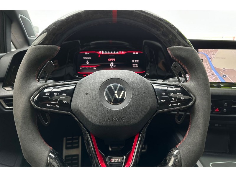Volkswagen Golf GTI Vehicle Full-screen Gallery Image 28