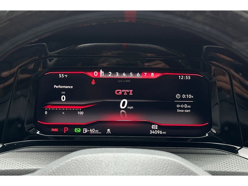 Volkswagen Golf GTI Vehicle Full-screen Gallery Image 31