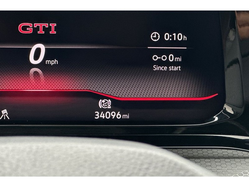Volkswagen Golf GTI Vehicle Full-screen Gallery Image 32