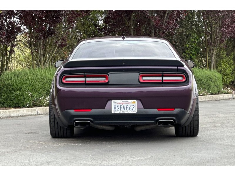 Dodge Challenger Vehicle Full-screen Gallery Image 05