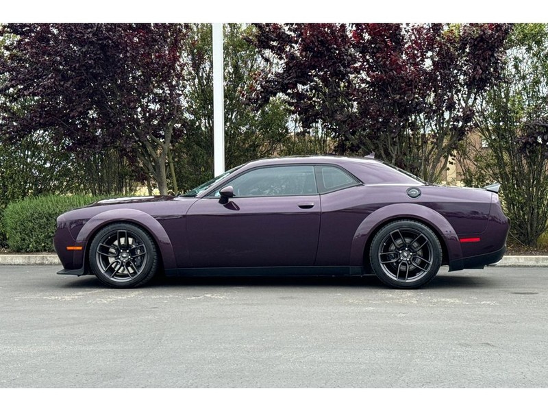 Dodge Challenger Vehicle Full-screen Gallery Image 07