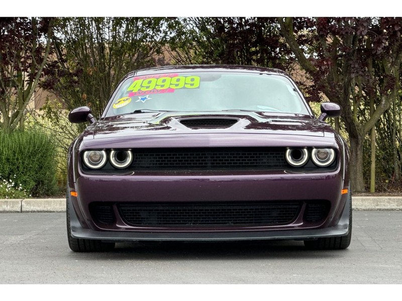 Dodge Challenger Vehicle Full-screen Gallery Image 09