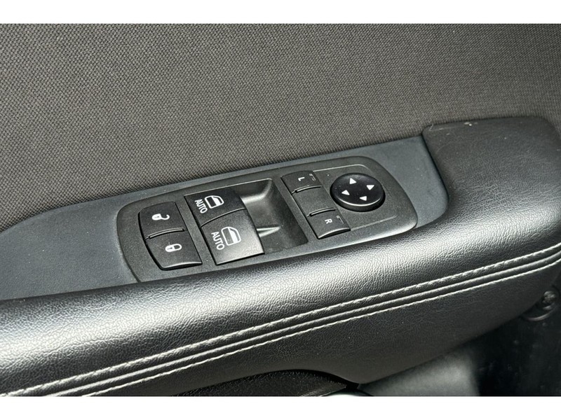 Dodge Challenger Vehicle Full-screen Gallery Image 12