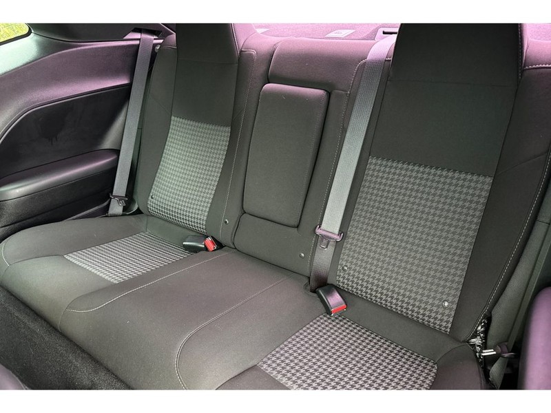 Dodge Challenger Vehicle Full-screen Gallery Image 13