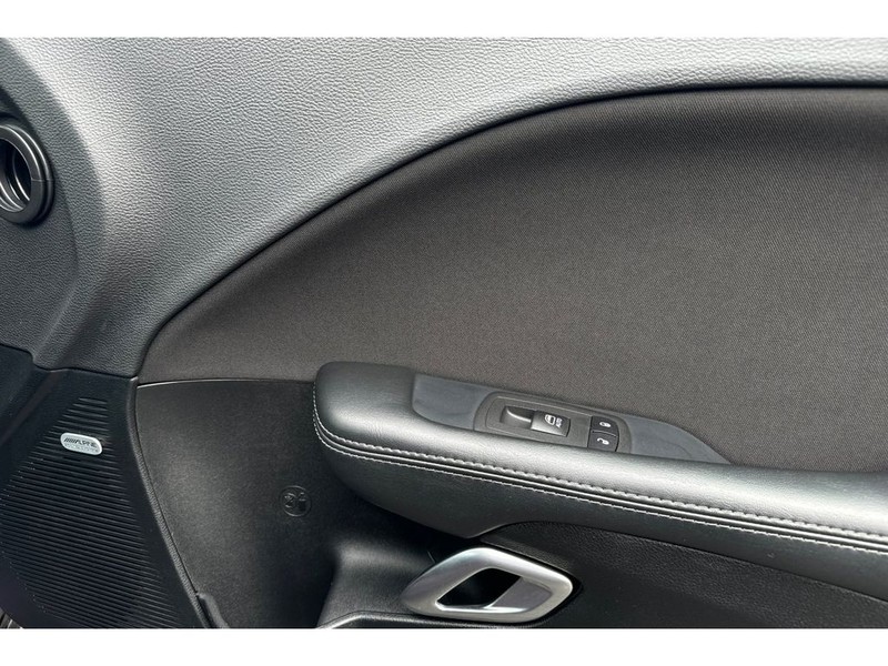 Dodge Challenger Vehicle Full-screen Gallery Image 18