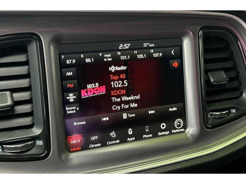 Dodge Challenger Vehicle Full-screen Gallery Image 20
