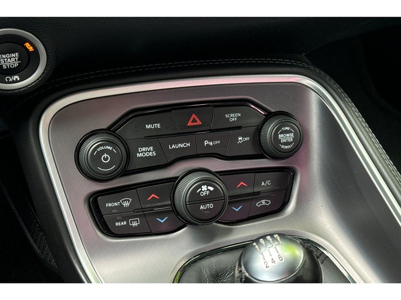 Dodge Challenger Vehicle Full-screen Gallery Image 22