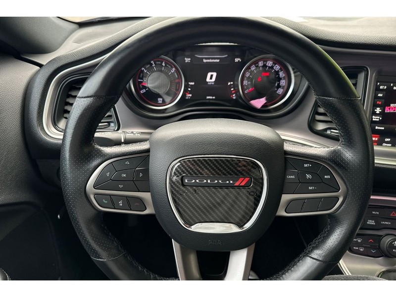 Dodge Challenger Vehicle Full-screen Gallery Image 25