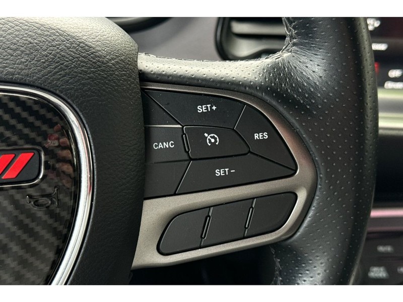 Dodge Challenger Vehicle Full-screen Gallery Image 27