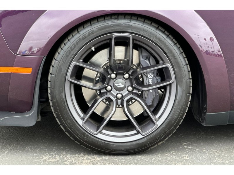 Dodge Challenger Vehicle Full-screen Gallery Image 31