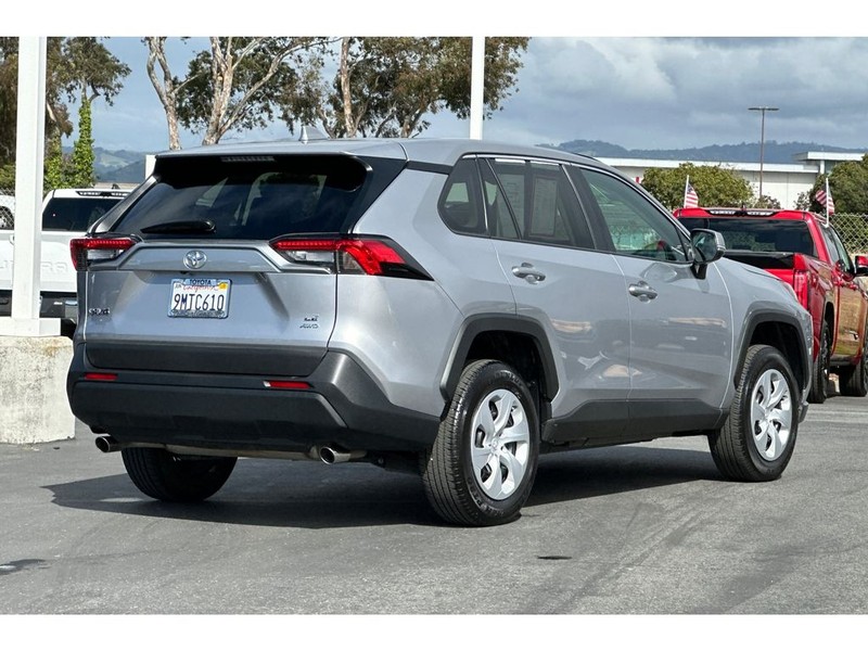 Toyota RAV4 Vehicle Full-screen Gallery Image 04