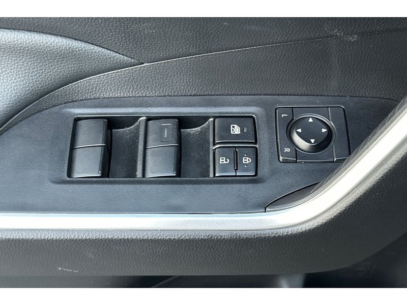 Toyota RAV4 Vehicle Full-screen Gallery Image 12