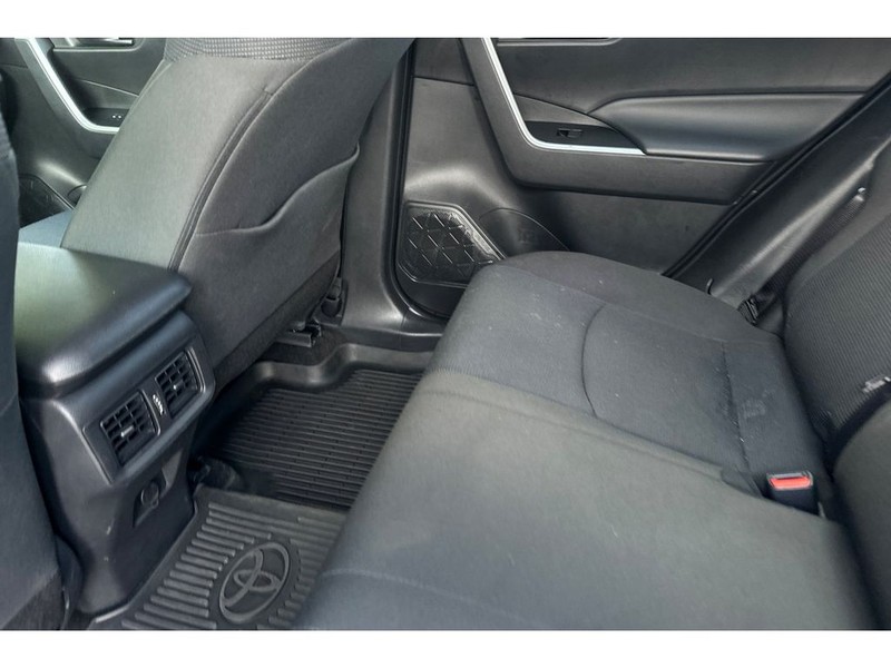 Toyota RAV4 Vehicle Full-screen Gallery Image 13