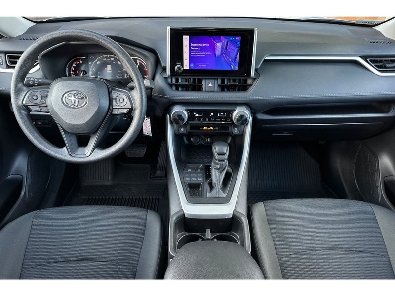 Toyota RAV4 Vehicle Full-screen Gallery Image 15