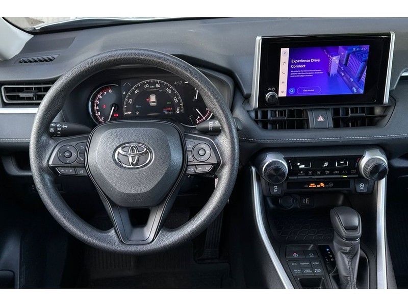 Toyota RAV4 Vehicle Full-screen Gallery Image 16