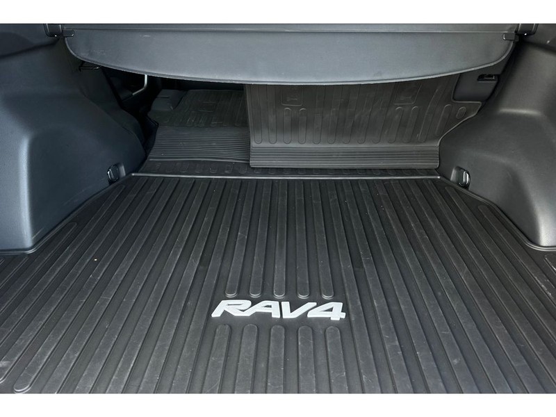 Toyota RAV4 Vehicle Full-screen Gallery Image 17