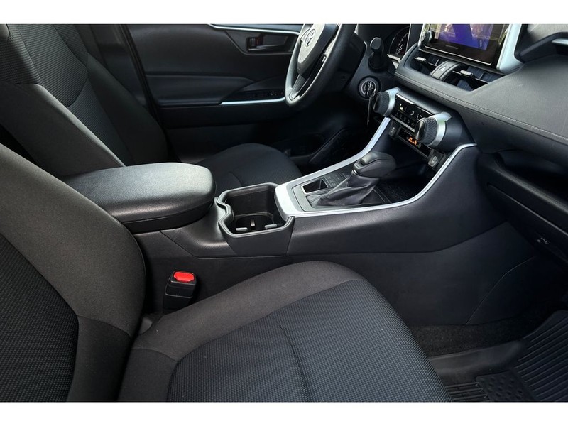 Toyota RAV4 Vehicle Full-screen Gallery Image 18