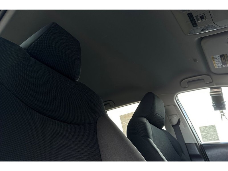 Toyota RAV4 Vehicle Full-screen Gallery Image 19