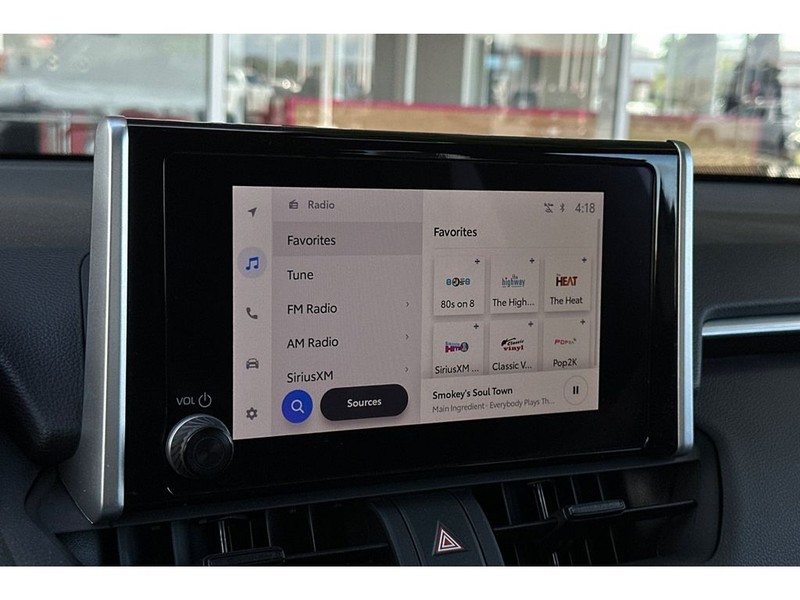 Toyota RAV4 Vehicle Full-screen Gallery Image 21