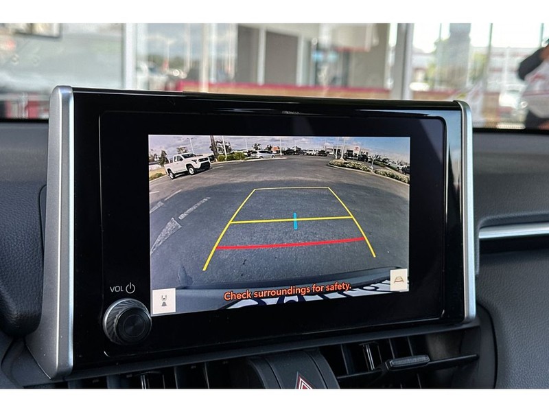 Toyota RAV4 Vehicle Full-screen Gallery Image 22