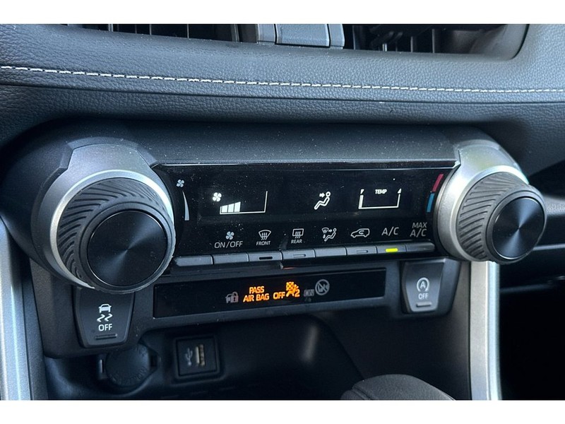 Toyota RAV4 Vehicle Full-screen Gallery Image 23