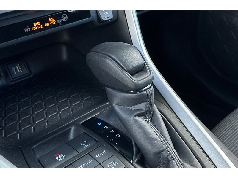 Toyota RAV4 Vehicle Full-screen Gallery Image 24