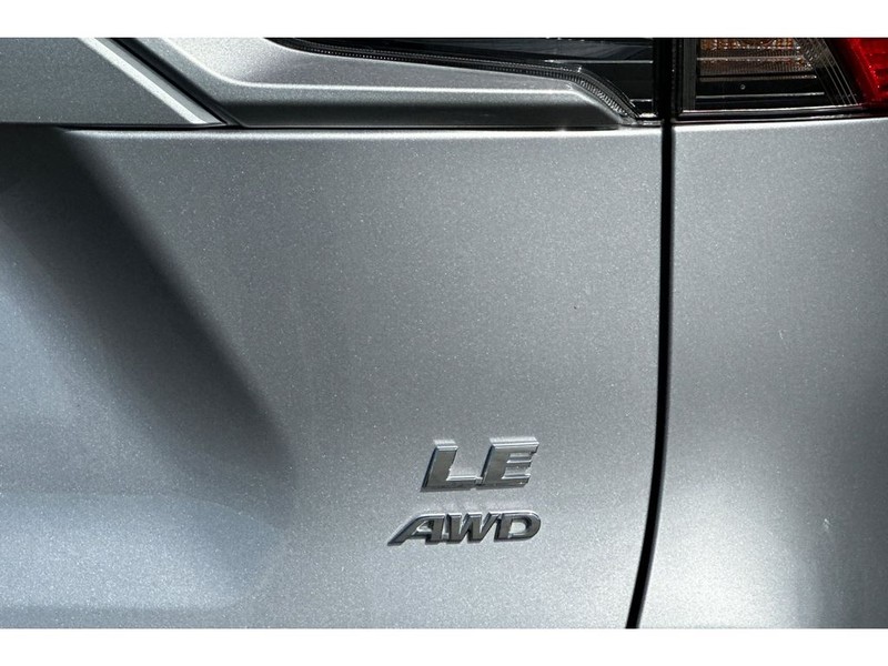 Toyota RAV4 Vehicle Full-screen Gallery Image 32