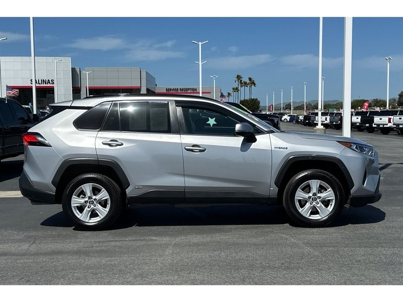 Toyota RAV4 Vehicle Full-screen Gallery Image 02