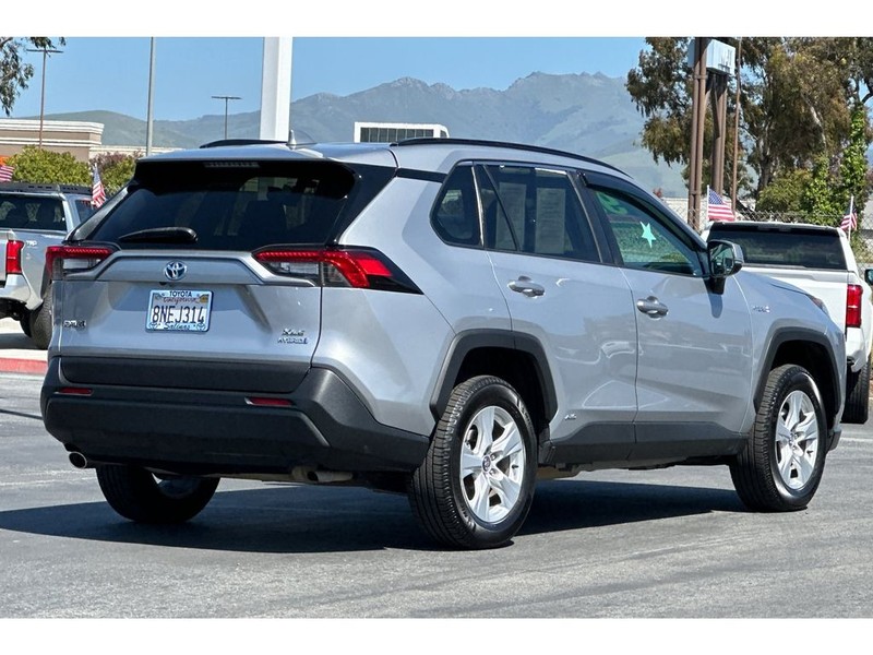 Toyota RAV4 Vehicle Full-screen Gallery Image 03