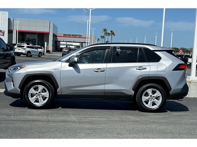 Toyota RAV4 Vehicle Full-screen Gallery Image 06