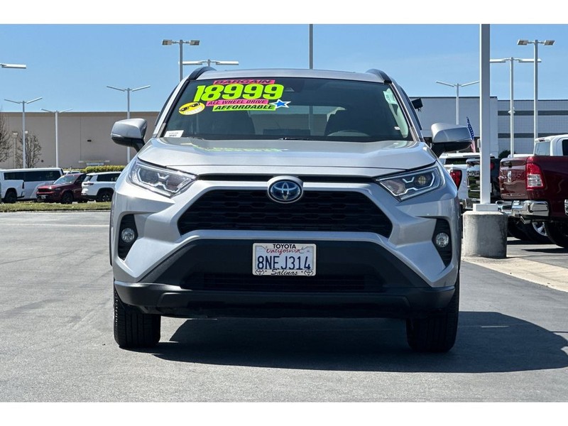 Toyota RAV4 Vehicle Full-screen Gallery Image 08