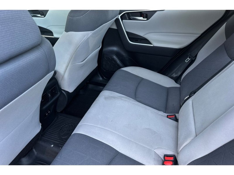 Toyota RAV4 Vehicle Full-screen Gallery Image 12