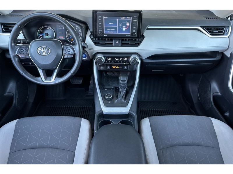 Toyota RAV4 Vehicle Full-screen Gallery Image 14