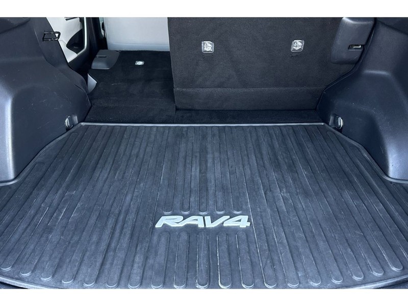 Toyota RAV4 Vehicle Full-screen Gallery Image 16