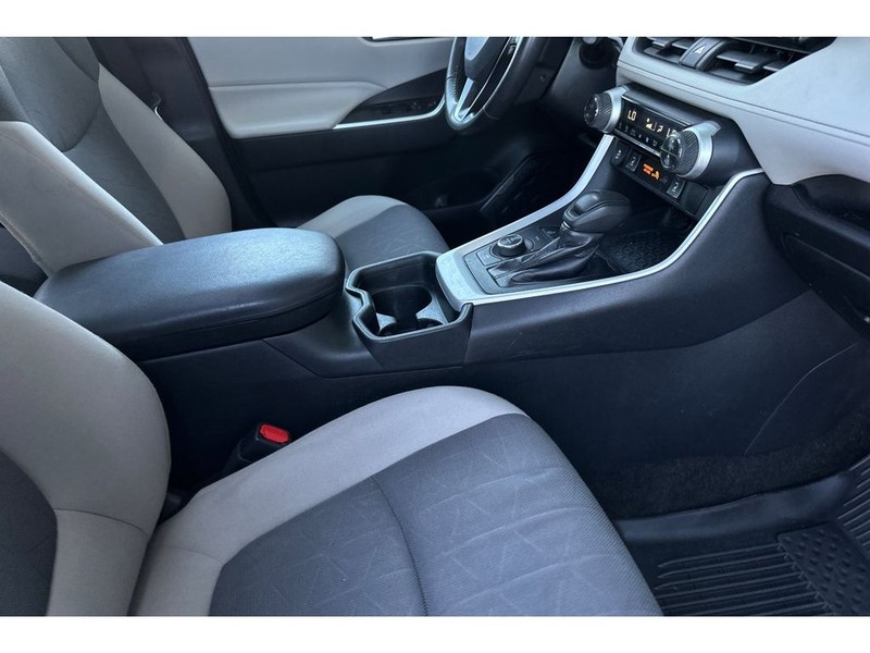 Toyota RAV4 Vehicle Full-screen Gallery Image 17
