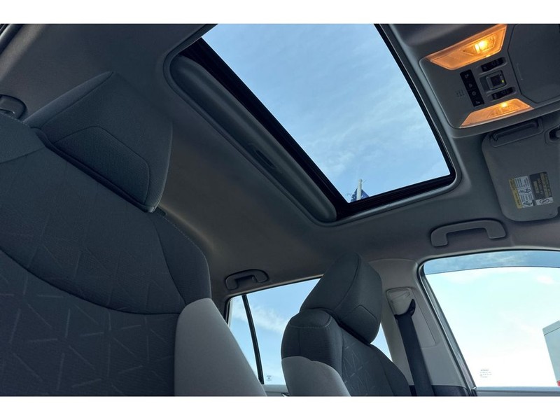 Toyota RAV4 Vehicle Full-screen Gallery Image 18