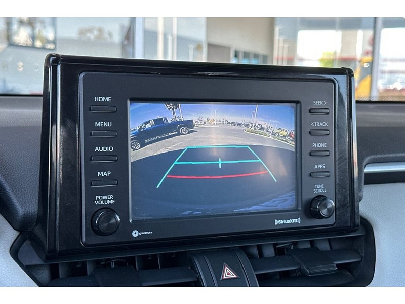 Toyota RAV4 Vehicle Full-screen Gallery Image 21