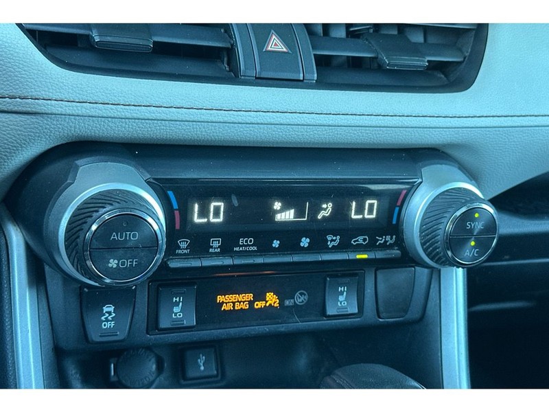 Toyota RAV4 Vehicle Full-screen Gallery Image 22