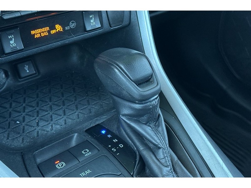 Toyota RAV4 Vehicle Full-screen Gallery Image 23