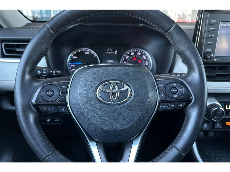 Toyota RAV4 Vehicle Full-screen Gallery Image 25
