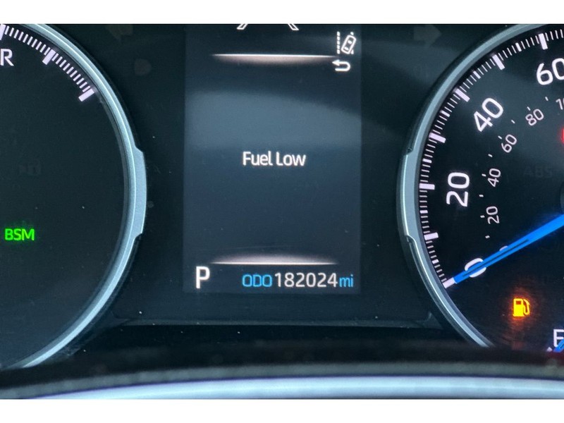 Toyota RAV4 Vehicle Full-screen Gallery Image 29