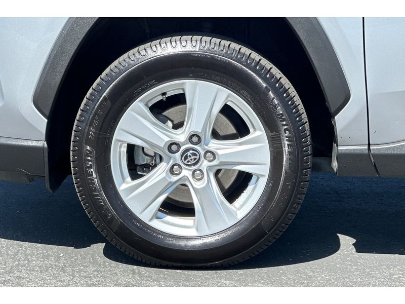Toyota RAV4 Vehicle Full-screen Gallery Image 31
