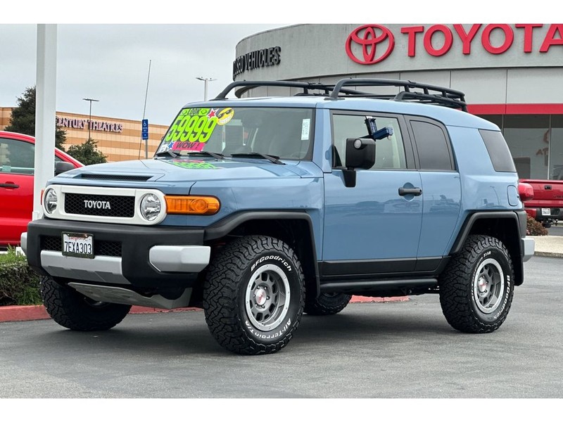 Toyota FJ Cruiser Vehicle Full-screen Gallery Image 08