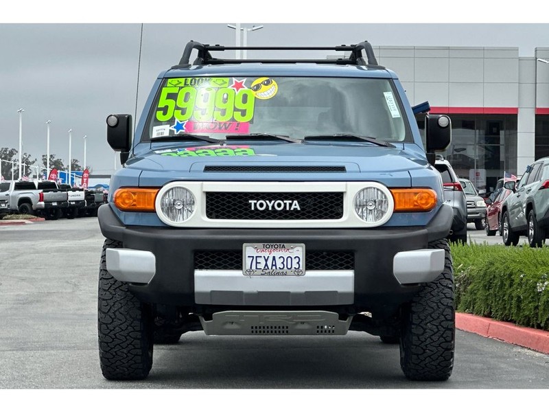 Toyota FJ Cruiser Vehicle Full-screen Gallery Image 09