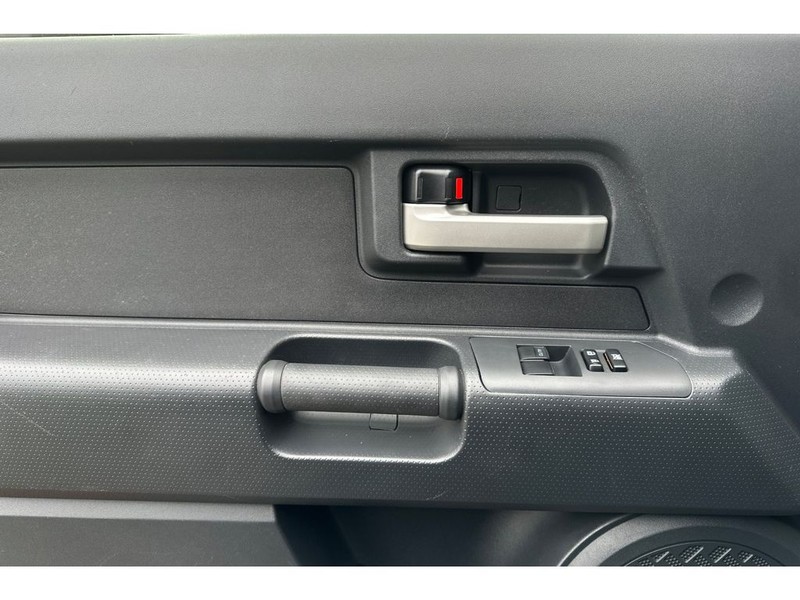 Toyota FJ Cruiser Vehicle Full-screen Gallery Image 11