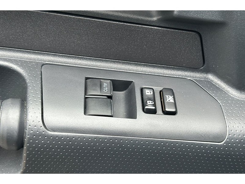 Toyota FJ Cruiser Vehicle Full-screen Gallery Image 12