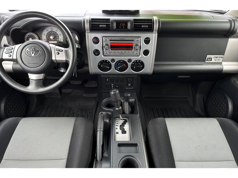 Toyota FJ Cruiser Vehicle Full-screen Gallery Image 14