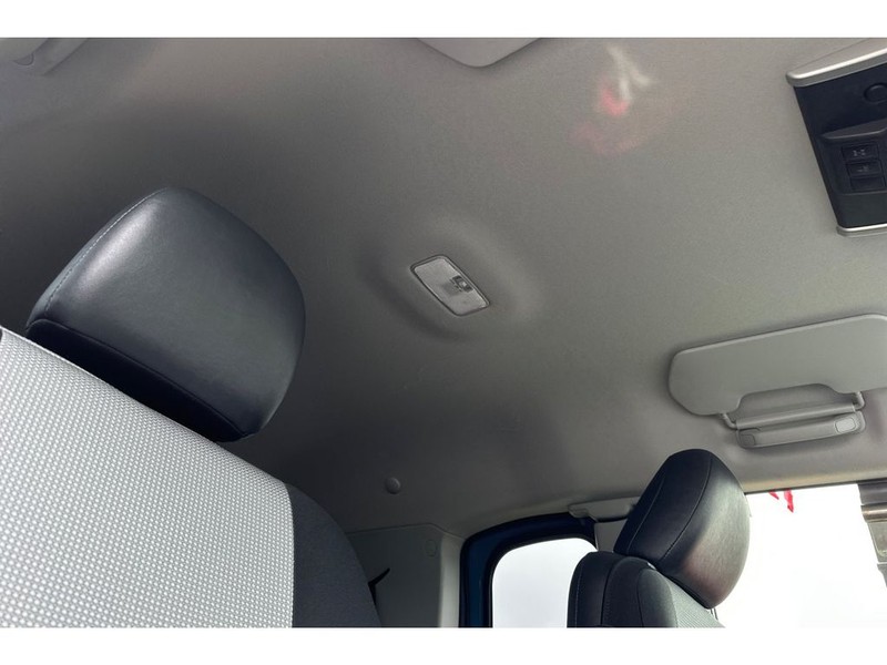 Toyota FJ Cruiser Vehicle Full-screen Gallery Image 18